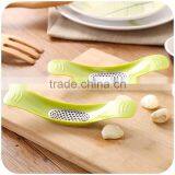 Plastic Garlic Crusher thumbnail-2