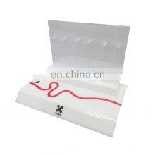 Стойка для демонстрации наушников и акустических колонок из акрила для прилавка формата A4 с белой основой