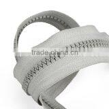 2015 Hot Sale #3 Open End Auto Lock White Color Plastic Zipper thumbnail-4