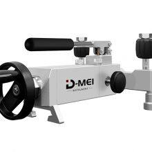 Portable Manual Hydraulic Pump thumbnail-1