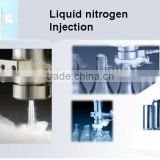 Liquid nitrogen injector for carbonated drinking