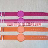 125KHz/134.2KHz/13.56MHz RFID Green Wristbands, Colorful PVC RFID Wristbands for Events/Party thumbnail-3