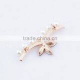 China Supplier Cheap Wholesale Zinc Alloy Magnetic Artificial Flower Rhinestone Brooch thumbnail-5