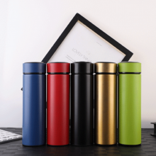 Intelligent thermos cup with temperature display