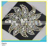 Hotfix Flower Shape White Pearl Applique AB Crystal Rhinestone Cup Chain Patch 10x10cm thumbnail-1