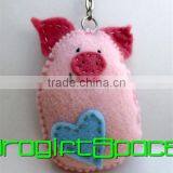 2017 Pink Smiling Pig Felt Keychain Made in China