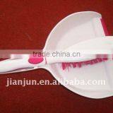 Plastic Dustpan With Brush Set thumbnail-4