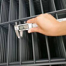 Galvanized Double Wire Mesh Fence Heavy Duty 2D Security Fence Long Service Life Fencing for Farm and Factory thumbnail-4