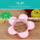 L00080 2017 New style good plastic fruit apple cutter slicer with wave shape handle