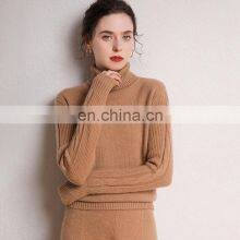 Женский зимний теплый вязаный свитер с воротником-чехлом thumbnail-3