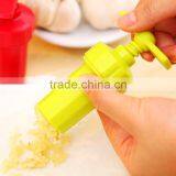 Kitchen Ginger Garlic Manual Press Twist Cutter Crusher Grinding Grater Planer Slicer Mini Cooking Tool KC1402