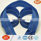High Quality Shenzhen Xly Two Slider Two Way Open End Plastic Zipper thumbnail-4