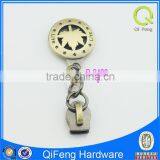 Q-2499 White Tape Metal Zipper Custom Color Maple Leaf Shape thumbnail-1