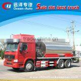 6x4 Sinotruck HOWO 8-10cbm Asphalt Spray Truck Bitumen Tanker Truck thumbnail-1