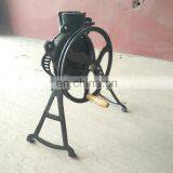 Mini Hand Corn/maize Thresher Machine Manual Sheller thumbnail-3