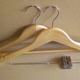 High Quality Wood Hotel Hangers Shoe Horn Coat Brush Factory Price thumbnail-4