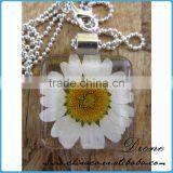 Low MOQ Resin Real Flower Necklace Herbarium Pendant thumbnail-3