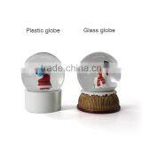 Stable Christmas Santa Plastic Snow Globe thumbnail-4