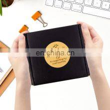 Экологически чистая упаковка из картона в черно-золотом цвете — коробки для одежды, обуви и косметики с индивидуальным логотипом, прочные для отправки по почте thumbnail-2