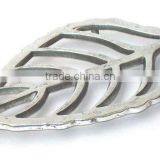 Aluminum Cast Leaf Shape Trivets thumbnail-1