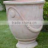 Clay terracotta pots with the beautiful style for your dreaming garden