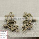 Wholesale Diy Jewelry Zinc Alloy Branch Kissing Birds Pendant thumbnail-4