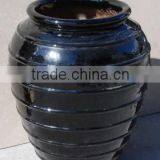 Medium urn with rim,
