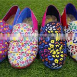 Nice and cheap stock printed canvas shoes