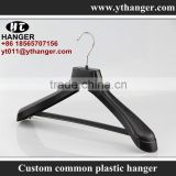 IMY-462 black man plastic bar hanger for suits