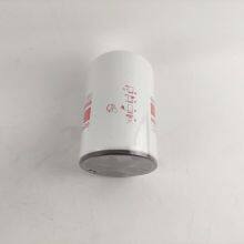 Heavy Truck Diesel Engine Parts Water Filter WF2127 thumbnail-2