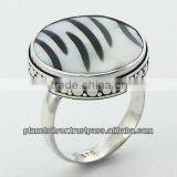 Adorable Black & Off White Shell Ring Silver Decor thumbnail-1