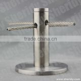Stainless steel hub for wire trellis