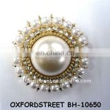sparking brooch with pearl and rhinestone