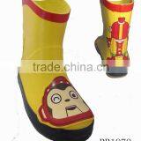 2013 kids' yellow fashion rubber rain boots with cartoon pattern