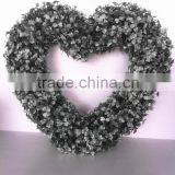 New Style Artificial Heart Shaped Garland Plastic Wreath for Window Shop Decoration