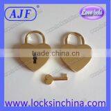 Heart Shaped Lock and Key With Gold Color thumbnail-3