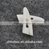 FASHION MINI RESIN WHITE HORN BOTTON