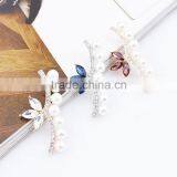 China Supplier Cheap Wholesale Zinc Alloy Magnetic Artificial Flower Rhinestone Brooch thumbnail-4