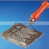 Steel Curry Comb With Plastic Handle thumbnail-1