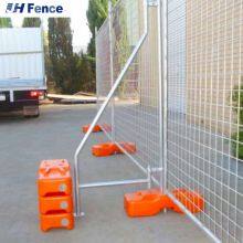 Good Quality PVC Coated Welded Wire Mesh Metal Galvanized Panel Temporary Construction Traffic Barrier Garden Safety Fence thumbnail-1