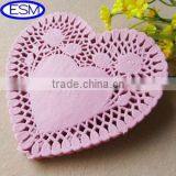 Dyeing Paper Doilies With Different Colors and Shapes