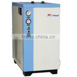 Air dryer for bottle blowing machine