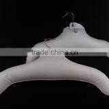 Inflatable folding cloth hanger