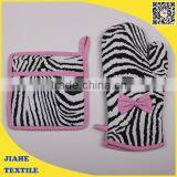 Good Quality Custom Printed BBQ Glove for Sale thumbnail-1