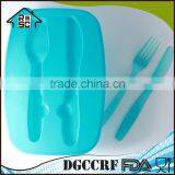 Microwave Safe Plastic 2 Compartments Lunch Box With Fork and Knife on Lid thumbnail-5