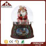 China Christmas Santa Snow Globe With Wood Base Supplier's Choice