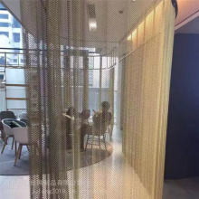 Écran en tissage spiralé décoratif en acier inoxydable extensible et grillagé expansé. Maillage spiralé décoratif pour architecture thumbnail-2