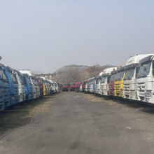 HOWO 371hp Tractor Truck thumbnail-4