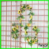 Decorative Fake Daisy in Artificial Vines