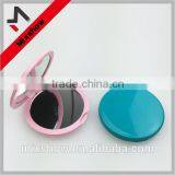 Plastic Double Sides Round Pocket Mirror thumbnail-1